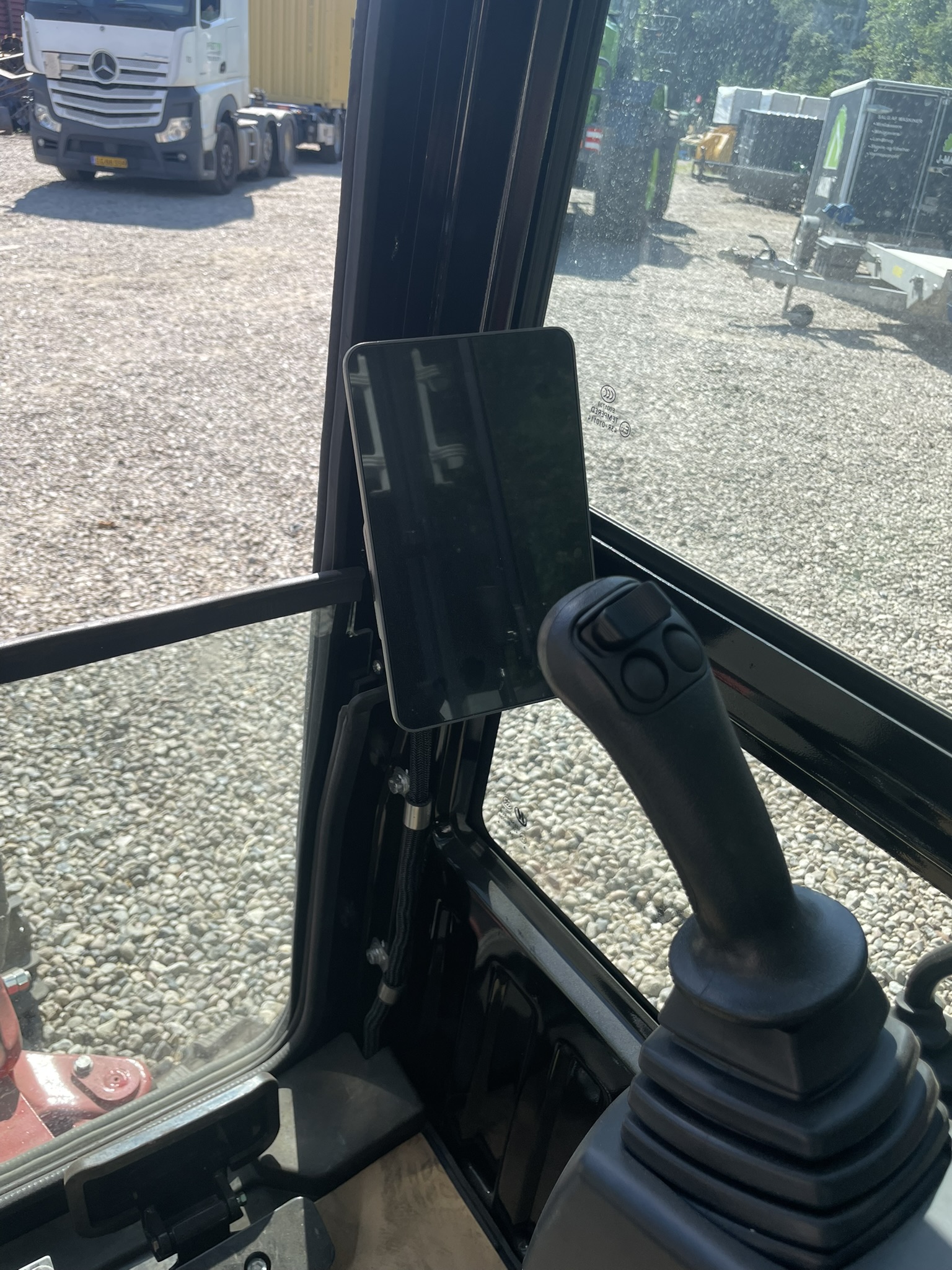 Mole M20 Minigraver. Yanmar motor stage V Egenvægt 2000kg LED Lyspakke 2 speed undervogn med autospeed 2 dobbeltvirkende udtag Affjedret sæde